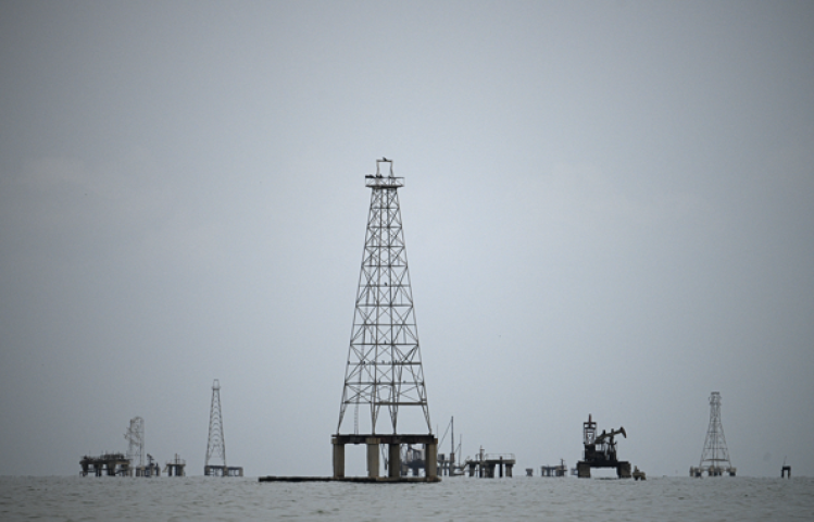 Plateforme pétrolière. Photo de Federico PARRA / AFP
