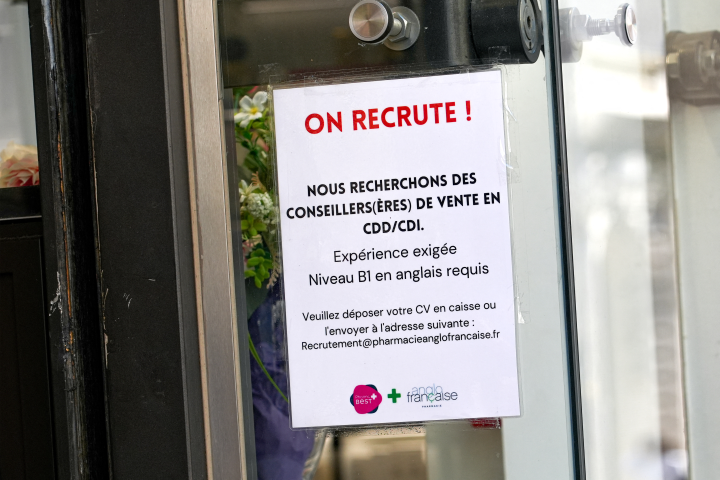 Annonce de recrutement. Photo by Nicolas Guyonnet / Hans Lucas via AFP