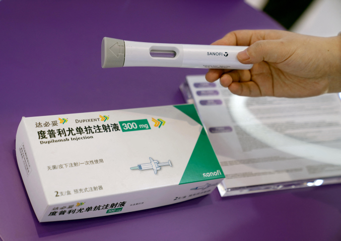 Le Dupixent a généré plus de 13 milliards d’euros de chiffre d’affaires en 2024 - (Xinhua/Liu Ying) (Photo by Liu Ying / Xinhua via AFP)