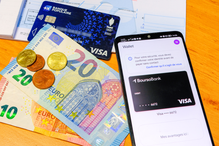 Moyens de paiements. Photo by Nicolas Guyonnet / Hans Lucas / Hans Lucas via AFP