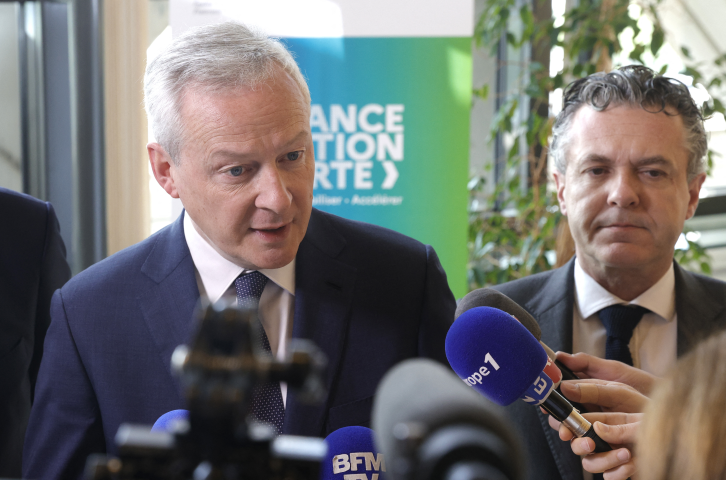 Bruno Le Maire, ministre de l'Economie, des Finances et de la Souveraineté industrielle et numérique, et Christophe Béchu, ministre de la Transition écologique et de la Cohésion des territoires - Geoffroy Van der Hasselt / AFP