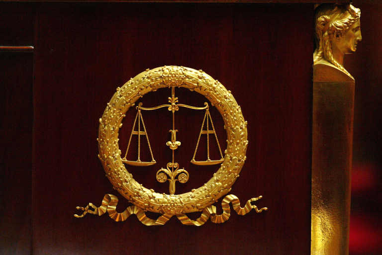 balance - Assemblée nationale - justice illustration - droit - régulation