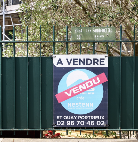 L'immobilier a toujours la côte auprès des Français. Michel GAILLARD/REA