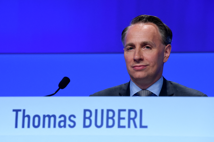 Thomas Buberl, le directeur général d'Axa a recomposé le comité de direction du groupe en vue du futur plan stratégique - Photo by ERIC PIERMONT / AFP