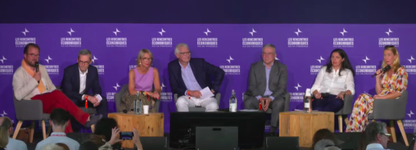 Nicolas Calcoen, directeur général délégué d’Amundi, Florence Lustman, présidente de France Assureurs, Bertrand Rambaud, président de France Invest, Philippe Setbon, président de l’AFG, et Ada di Marzo, directrice générale France de Bain & Company (DR)
