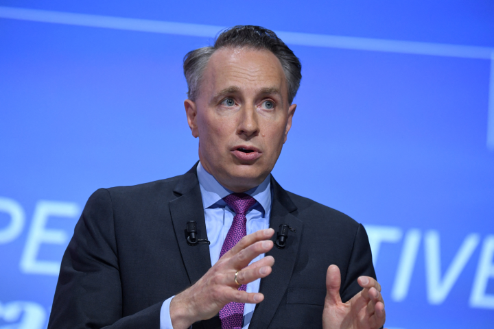 Thomas Buberl, le directeur général d'AXA - Photo by Eric PIERMONT / AFP