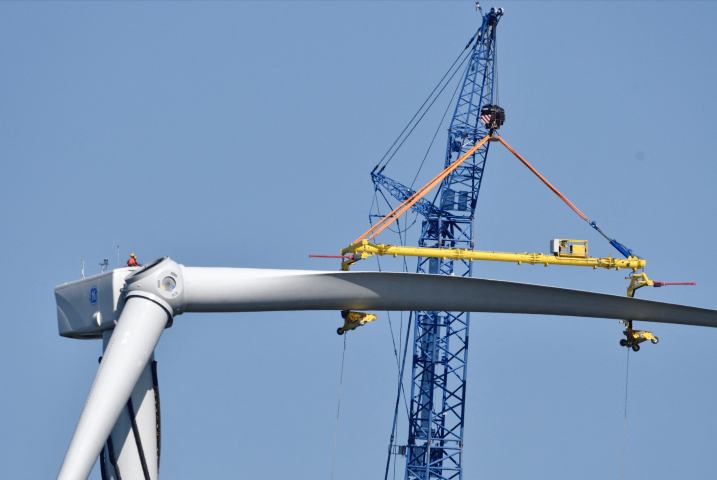 Ferme éolienne en pleine construction. Dominique Delfino / Biosgarden / Biosphoto via AFP