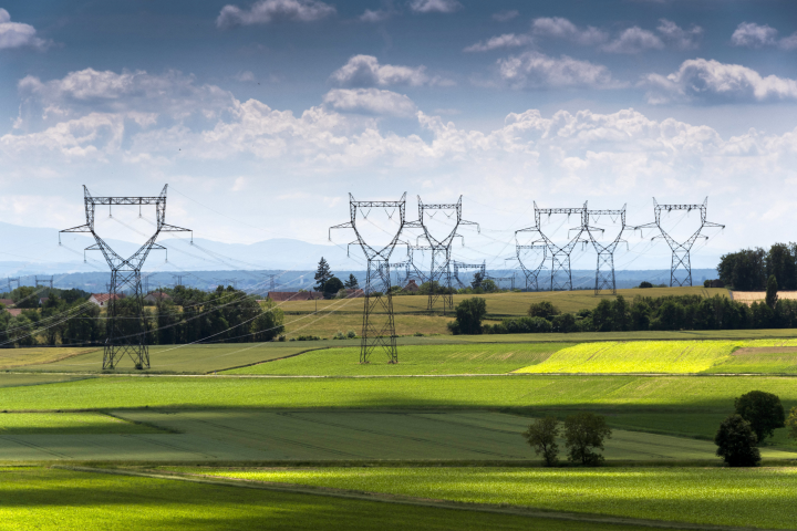 Lignes à haute tension. Photo par BERNARD JAUBERT / ONLY FRANCE / ONLY FRANCE VIA AFP