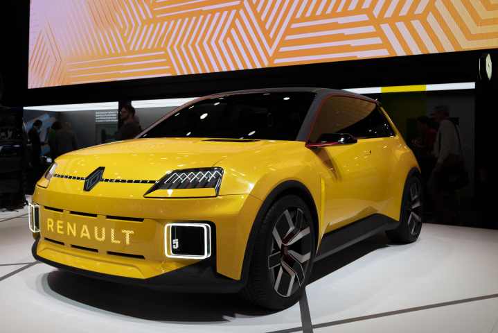Le prototype de la future Renault 5 dont le lancement est prévu en 2024 -  Hans Lucas via AFP