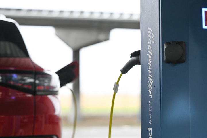 La part de marché des véhicules électriques en Europe était de 15% en janvier - Photo by Lars Penning / DPA / dpa Picture-Alliance via AFP