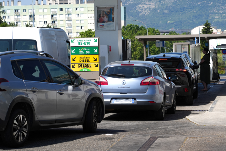 Ce sont les travailleurs bruns qui ont le plus à craindre. Photo par NICOLAS GUYONNET / HANS LUCAS / HANS LUCAS VIA AFP