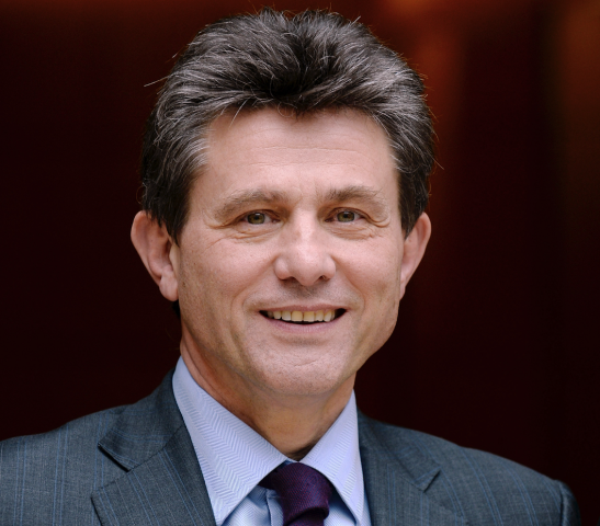 Henri de Castries - ERIC PIERMONT / AFP