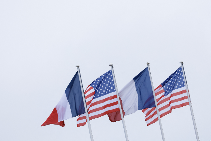 Drapeaux. Photo par IAN LANGSDON / AFP