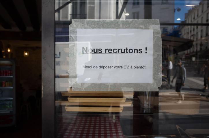 Offre d'emploi (Photo by Myriam Tirler / Hans Lucas / Hans Lucas via AFP)