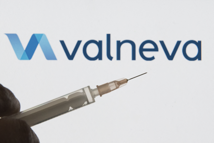 Malgré son autorisation de mise sur le marché, la commercialisation du vaccin anti-covid de Valneva reste incertaine - Photo by Magali Cohen / Hans Lucas / Hans Lucas via AFP