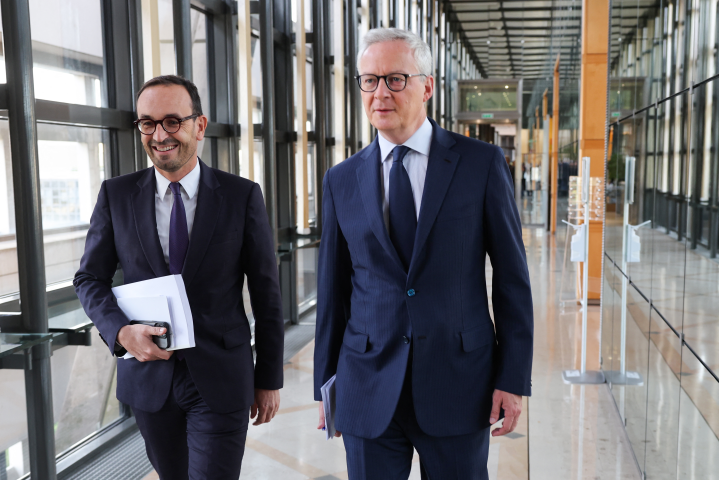 Thomas Cazenave, ministre délégué aux Comptes publics et Bruno Le Maire, ministre de l'Economie et des Finances - Mehdi FEDOUACH / AFP

