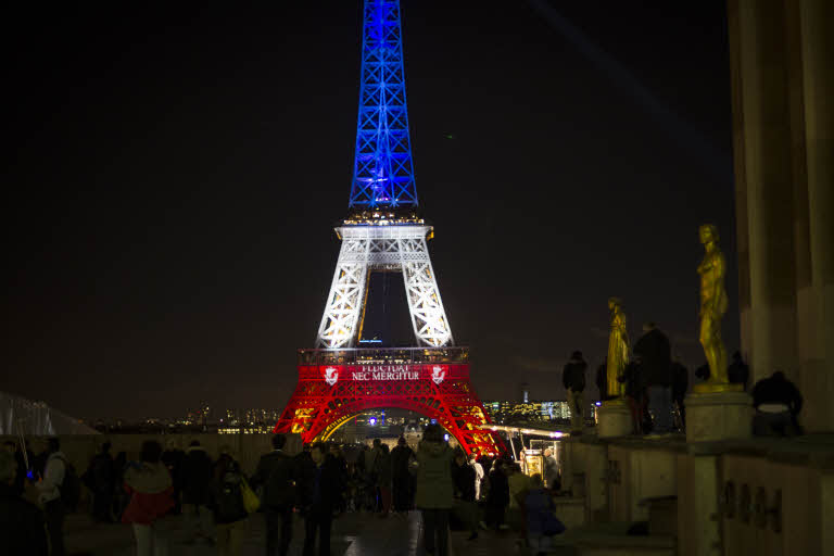 France - Paris - drapeau français - deuil