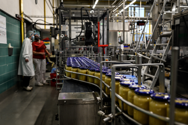 Usine de production (Photo by JEFF PACHOUD / AFP)