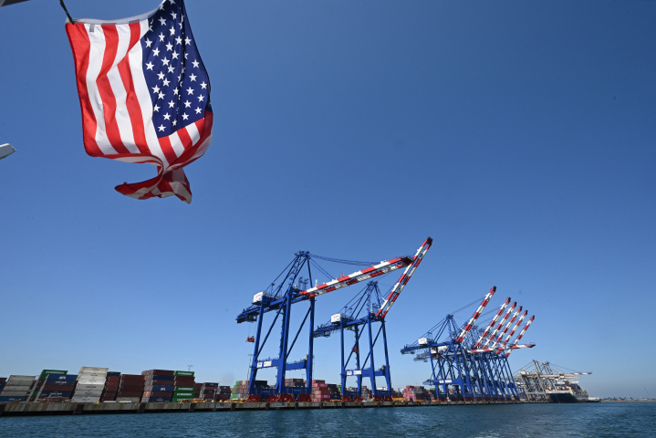 Port américain. Photo by Robyn Beck / AFP