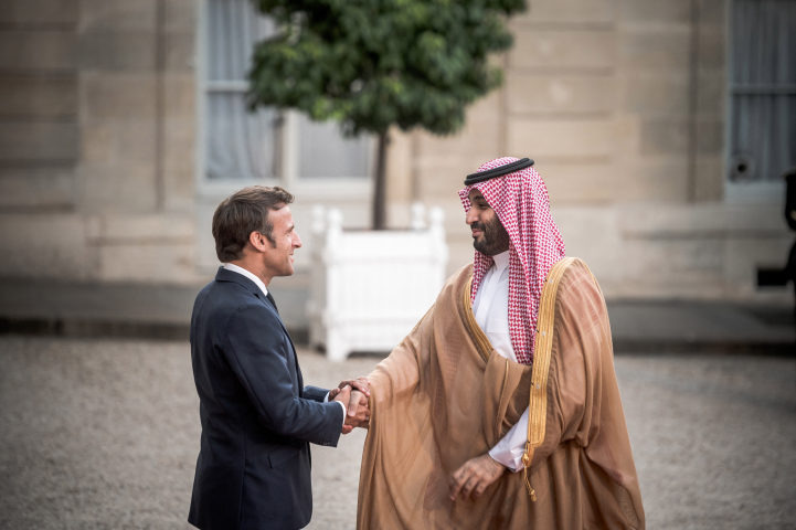 Emmanuel Macron et MBS (Photo by Arthur Nicholas Orchard / Hans Lucas / Hans Lucas via AFP)