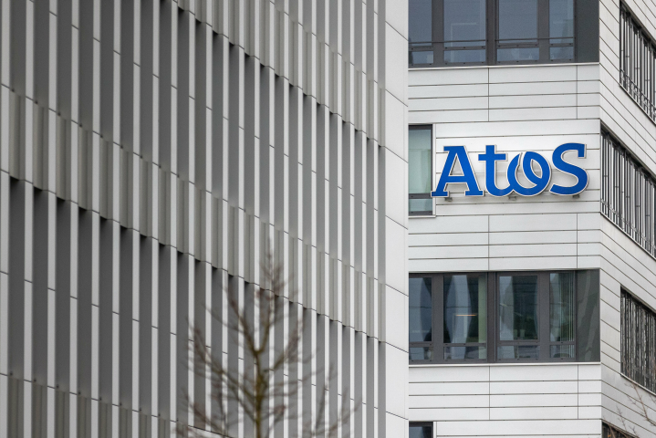 Un logo de l'entreprise atos dans une succursale à Essen, en Allemagne - Photo by Leon Kuegeler / Photothek / dpa Picture-Alliance via AFP