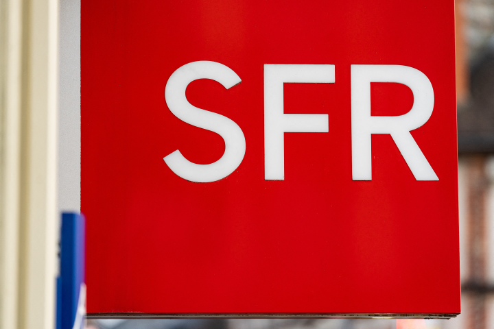 FRANCE-SFR-TELECOM-OPERATORS-SIGN-TELEPHONY