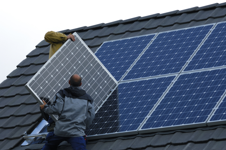 Le marché des panneaux photovoltaiques devrait croitre annuellement de  +14% dans les années à venir selon EDF (Photo by THIERRY GRUN / ONLY FRANCE / Only France via AFP)