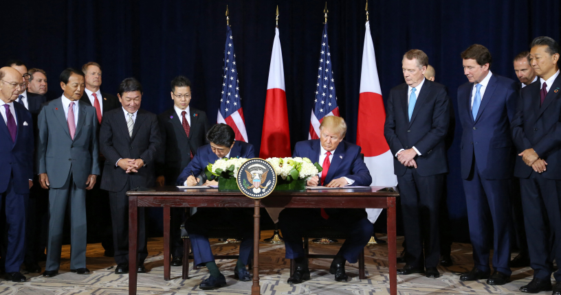 Accord commercial signé lors du premier mandat de Donald Trump. Photo by Kaname Yoneyama / The Yomiuri Shimbun via AFP