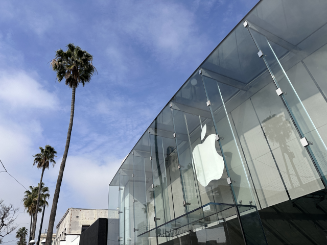 Apple (Photo by JB Lacroix / Full Picture Agency / Full Picture Agency via AFP)