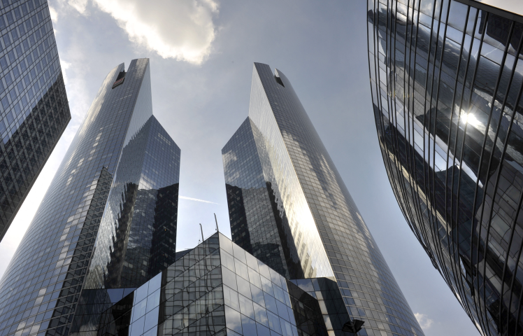 Les grandes banques françaises évoluent désormais sous plafond souverain - Photo by Serge ATTAL / Only France via AFP