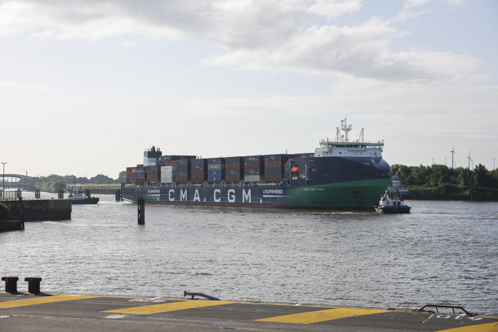 Container ship CMA CGM Tivoli in Hamburg (Photo by CHRISTIAN CHARISIUS / DPA / dpa Picture-Alliance via AFP)