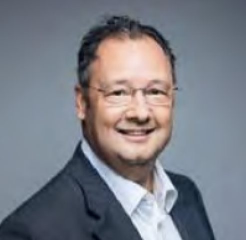César Giron (DR)
