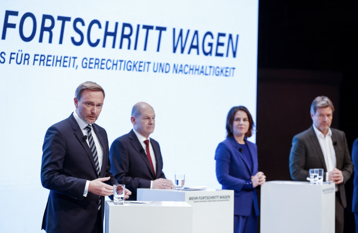 Christian Lindner, président du Parti libéral-démocrate, Olaf Scholz, le vice-chancelier social-démocrate, Annalena Baerbock et Robert Habeck, co-présidents du parti écologiste - ODD ANDERSEN / AFP