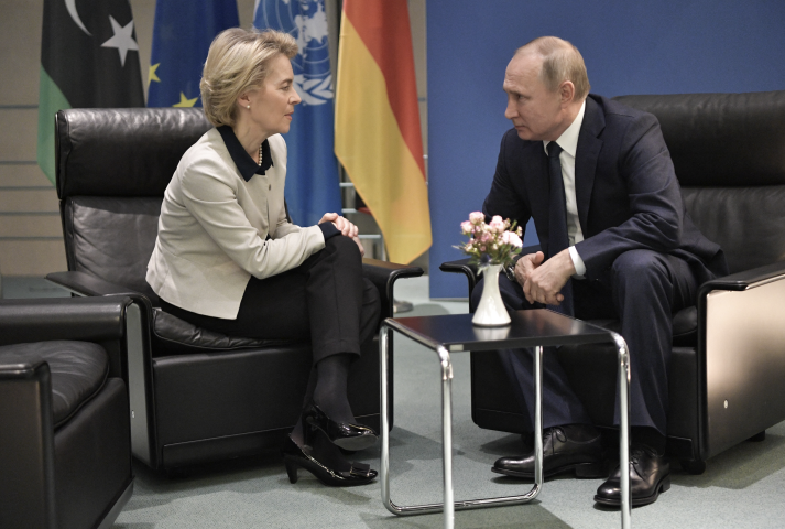 Ursula von der Leyen, présidente de la Commission européenne et Vladimir Poutine, président de la Fédération de Russie - Alexey NIKOLSKY / Sputnik / AFP