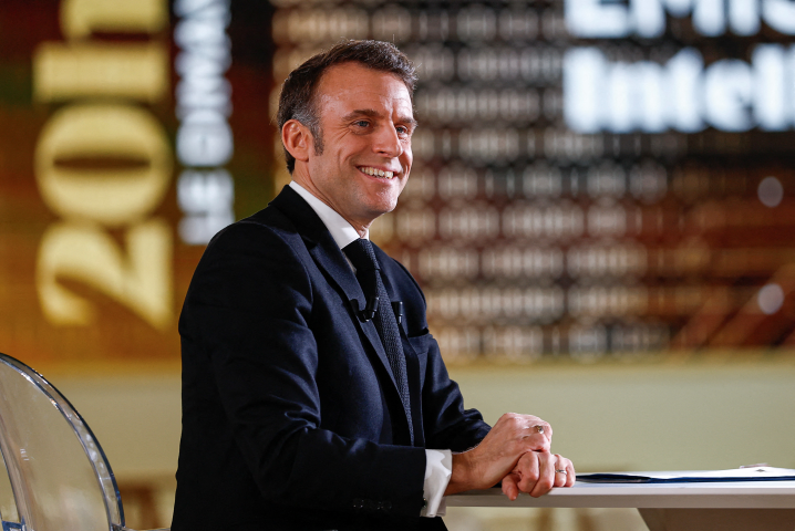 Emmanuel Macron (Photo by Gonzalo Fuentes / POOL / AFP)