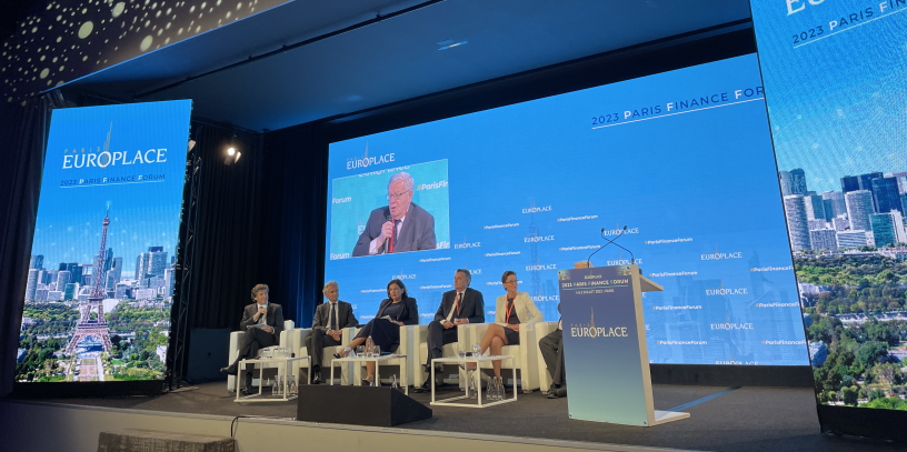 Antoine Gosset-Grainville, président d'Axa, Valérie Baudson, directrice générale d'Amundi, Philippe Heim, Président du directoire de La Banque Postale, Verena Ross, présidente de l'Autorité européenne des marchés financiers et Jean Lemierre, président de BNP Paribas - DR