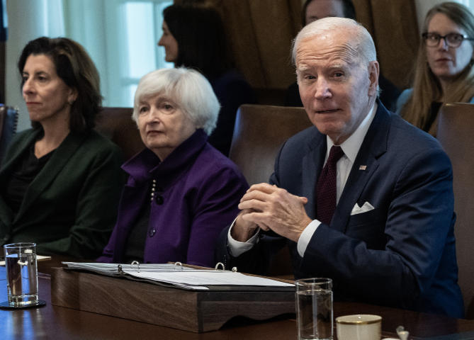 Janet Yellen, Secrétaire au Trésor et Joe Biden, président des Etats-Unis (Photo by ANDREW CABALLERO-REYNOLDS / AFP)