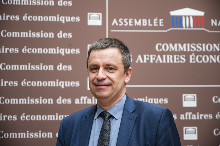Luc Rémont est officiellement le nouveau PDG d'EDF, tandis que l'OPA de l'Etat court jusqu'au 22 décembre - Come SITTLER/REA
