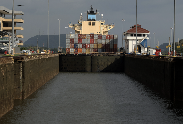 Une perturbation du bon fonctionnement du canal de Panama contribuerait à congestionner le commerce mondial. JUSTIN SULLIVAN / Getty Images South America / Getty Images via AFP