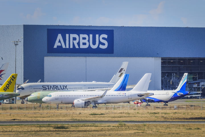 Aéroport de Toulouse Blagnac,  Usine de construction et d'assemblage AIRBUS - Laurent GRANDGUILLOT/REA