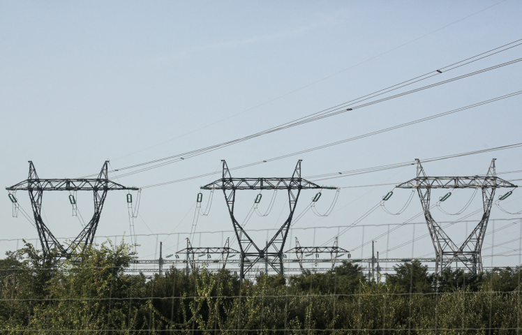 Ligne à haute tension. Photo par ROMAIN COSTASECA / HANS LUCAS / HANS LUCAS VIA AFP
