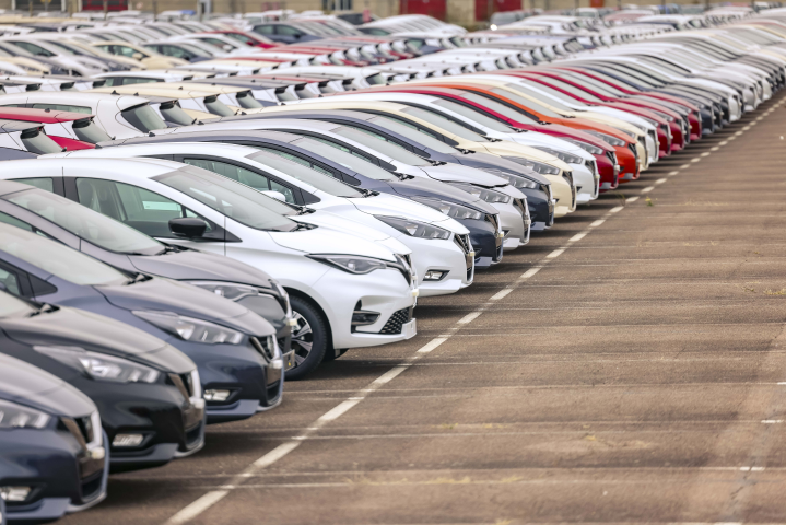 Usine auto Renault de Flins, voitures en attente de livraison - Laurent GRANDGUILLOT/REA