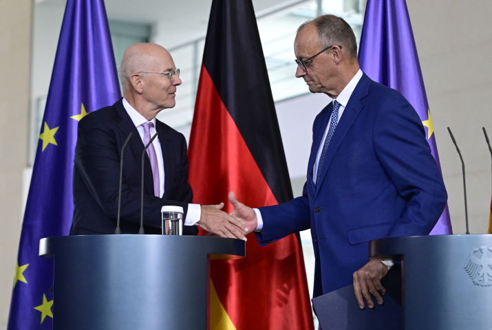 Martin Blessing et Friedrich Merz, chancelier fédéral d'Allemagne - John MACDOUGALL / AFP