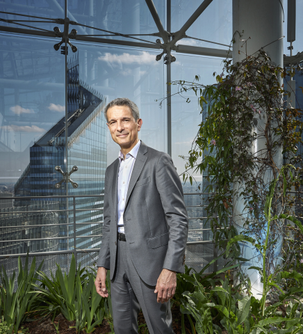 Benoit Bazin, le directeur général de Saint Gobain au siège social a la Défense - Bruno LEVY/CHALLENGES-REA