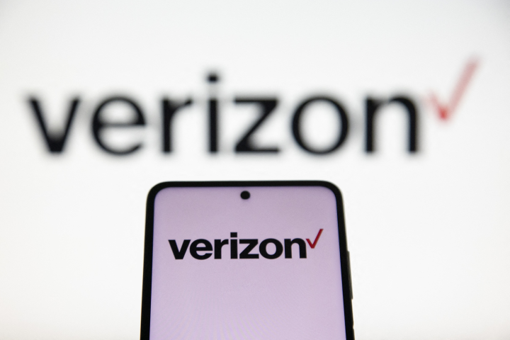 Verizon ( Photo by Nicolas Economou / NurPhoto / NurPhoto via AFP)