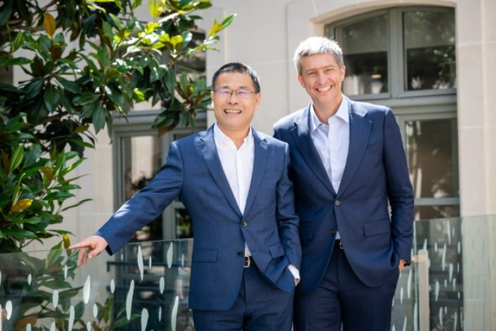 MingPo Cai, le président et fondateur de Cathay Capital, avec Denis Barrier, co-fondateur et directeur général de Cathay Innovation - DR 