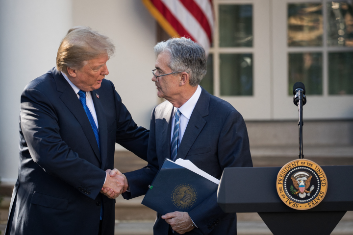 Donald Trump, président des Etats-Unis et Jerome Powell, président de la Fed - Drew Angerer / GETTY IMAGES NORTH AMERICA / Getty Images via AFP
