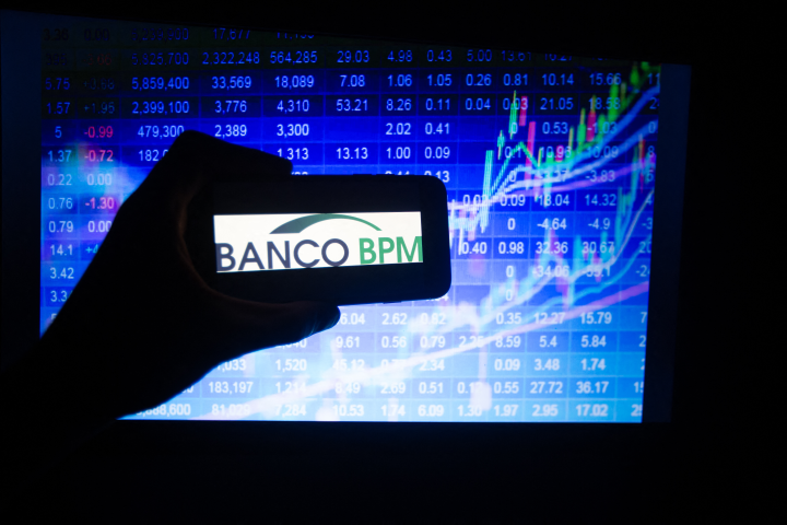 Le logo de la banque italienne Banco BPM cotée au MIB de Milan - Photo by Alexander Pohl / NurPhoto / NurPhoto via AFP