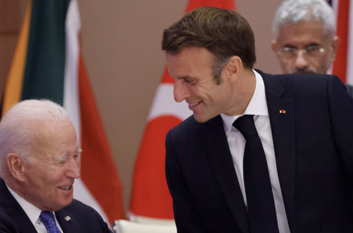 Emmanuel Macron, président de la République, et Joe Biden, président des États-Unis. Ludovic MARIN / POOL / AFP