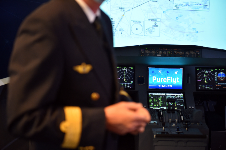 Cockpit (Photo by REMY GABALDA / AFP)